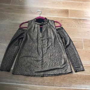 Cupio cold shoulder top NWOT